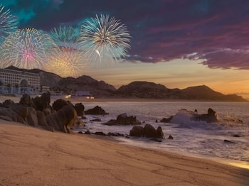 3 Außenpools, Cabañas (gegen Gebühr), Sonnenschirme