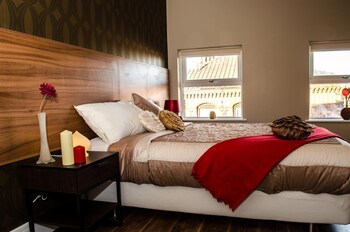 Habitación estándar doble, 1 cama doble, no fumadores, baño privado | Zona de estar | Una televisión de pantalla plana