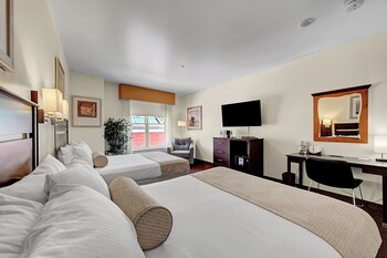 Overnatningsstedets facade – aften/nat