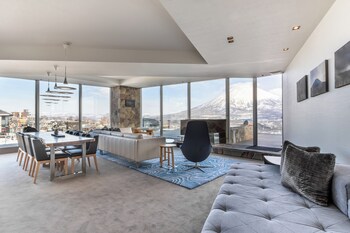 3 Bedroom Yotei Panorama Penthouse Suite | Terrace/patio