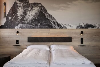 Buffet breakfast on weekdays (CHF 22 per person)