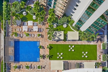 S'hi serveixen esmorzars, dinars, sopars i plats de cuina mediterrània