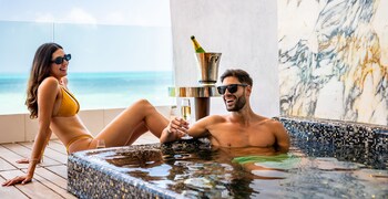 2 outdoor pools