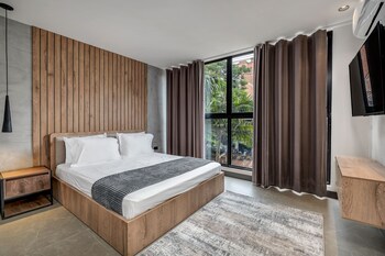 1 bedroom, premium bedding, in-room safe, desk