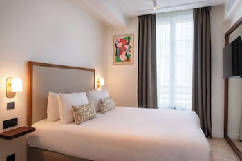 Daily buffet breakfast (EUR 15 per person)