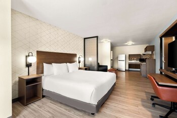 Single Room, 1 King Bed, Non Smoking | Desk, iron/ironing board, free WiFi, bed sheets