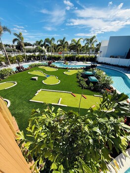 Suite, 1 King Bed with Sofa bed, Balcony