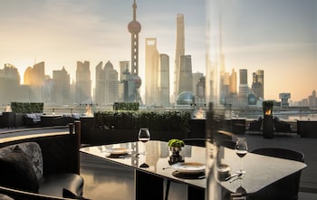 3 restaurants, servant le déjeuner et le dßner; cuisine internationale