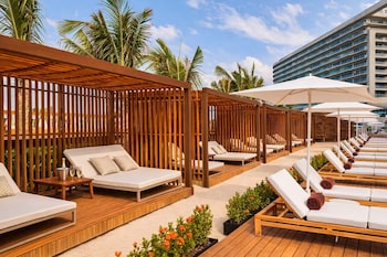 Playa privada en los alrededores y playa de arena blanca