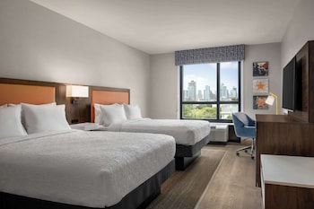 Outdoor pool, free cabanas, sun loungers