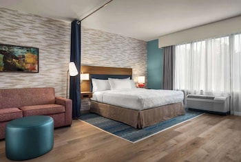 Alberca al aire libre, camas balinesas gratuitas y camastros