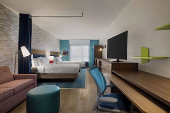 Outdoor pool, free cabanas, sun loungers