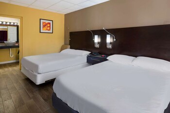 Standard Room, 2 Double Beds, Non Smoking | Desk, free WiFi