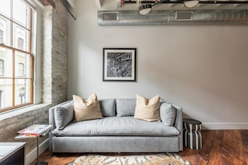 Breakfast, lunch and brunch served