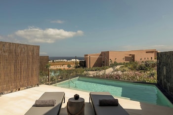 Piscine extérieure en saison