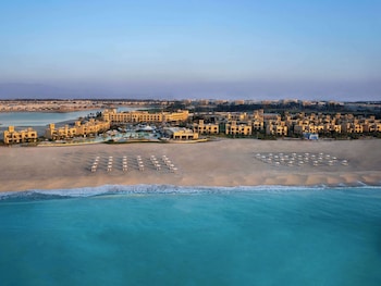 4 outdoor pools, open 6:00 AM to 9:00 PM, pool cabanas (surcharge)