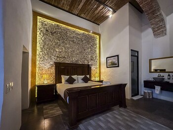 Premier Suite | 1 bedroom, premium bedding, down comforters, individually decorated