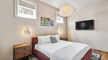 Luxury Suite, 3 Bedrooms, 2 Bathrooms | Private kitchen | Fridge, microwave, oven, stovetop