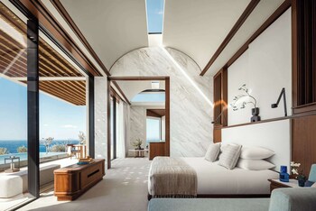Couples treatment rooms, sauna, steam room, body treatments