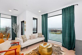 Suite, 3 Bedrooms | Living area