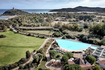 Private beach nearby, sun-loungers, beach umbrellas, beach towels