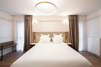 Double Room | In-room safe, desk, blackout drapes, soundproofing
