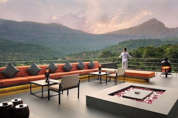 Villa, 1 Bedroom (Garden Pool) | Premium bedding, in-room safe, individually furnished, desk