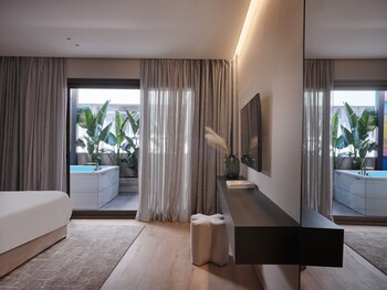 Suite with Hot Tub