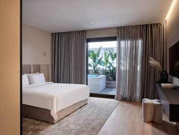 Suite with Hot Tub | Jetted tub