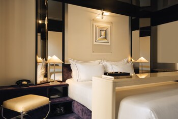 In-room safe, soundproofing, iron/ironing board, free WiFi