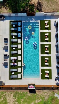 Cabaña Club, vista a la alberca | Ropa de cama de alta calidad y camas con pillow-top