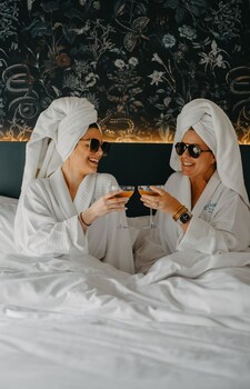 Club Cabin, Pool View