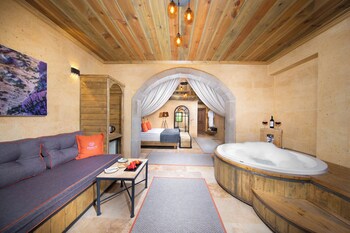 Deluxe Twin Room, 1 Bedroom | Egyptian cotton sheets, premium bedding, Tempur-Pedic beds, minibar