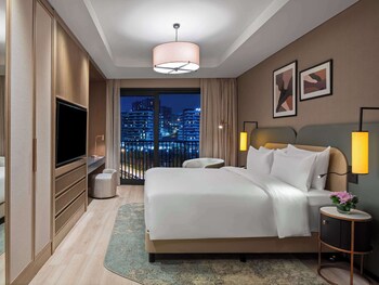 Suite Deluxe, 2 camere da letto, terrazzo | Biancheria da letto di alta qualità, copriletto in piuma
