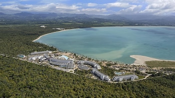 3 piscines extérieures