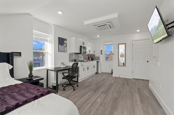 1 bedroom, premium bedding, memory-foam beds, desk