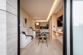 Appartement Prestige, balcon | Literie de qualité, coffre-fort, bureau