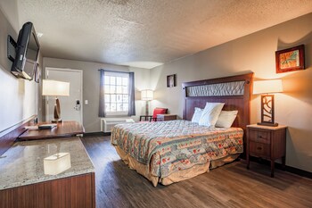 Standard Room, 1 King Bed | Desk, free WiFi