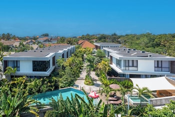 야외 수영장, 08:00 ~ 21:00 오픈, 일광욕 의자