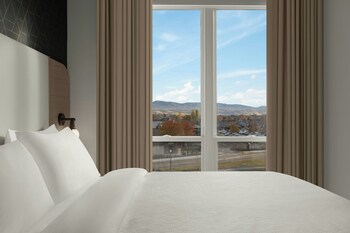 1 bedroom, in-room safe, desk, laptop workspace