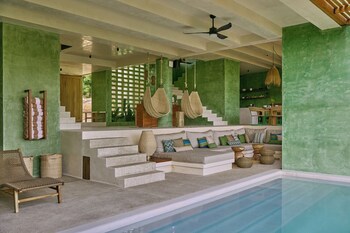 Smart TV de 65 pulgadas con canales digitales, Netflix