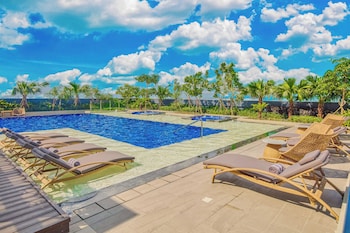 Outdoor pool, pool umbrellas, sun loungers