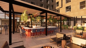 2 bars/lounges