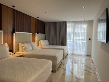 Literie de qualité, système d’insonorisation, accès au Wi-Fi (inclus)