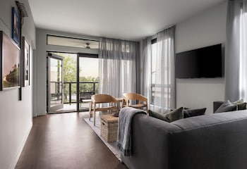 Kolam renang outdoor musiman