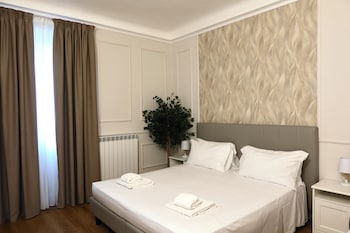 Standard Triple Room | Hypo-allergenic bedding available, down comforters, desk, soundproofing