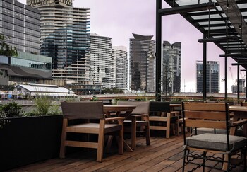 Habitación (Wattle) | Baño | Amenidades de baño de diseñador, secadora de cabello, batas, pantuflas