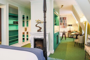 Dandy Suite | In-room safe, iron/ironing board, free WiFi, bed sheets