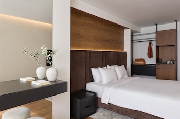 King Room with Balcony | Literie de qualité supérieure, matelas mémoire de forme