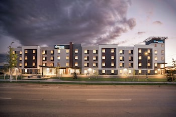 办公桌、笔记本电脑工作区、遮光窗帘、免费 WiFi